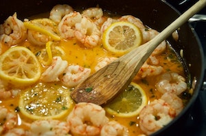 Paella mit Shrimp schmeckt hervorragend